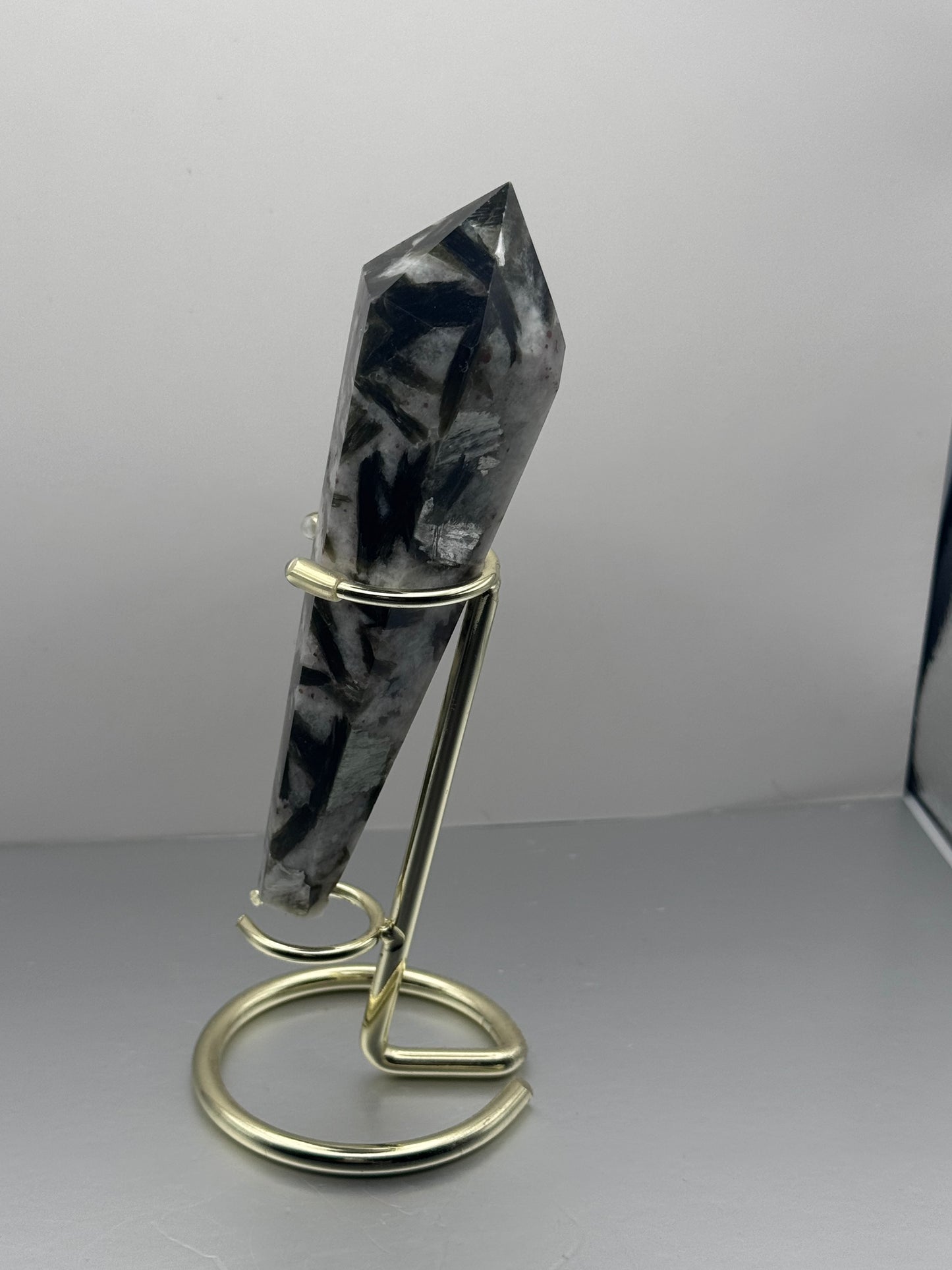 Green Mica Obelisk Tower With Stand