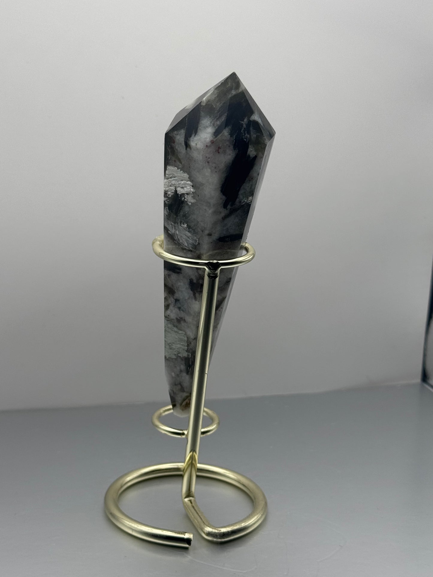 Green Mica Obelisk Tower With Stand