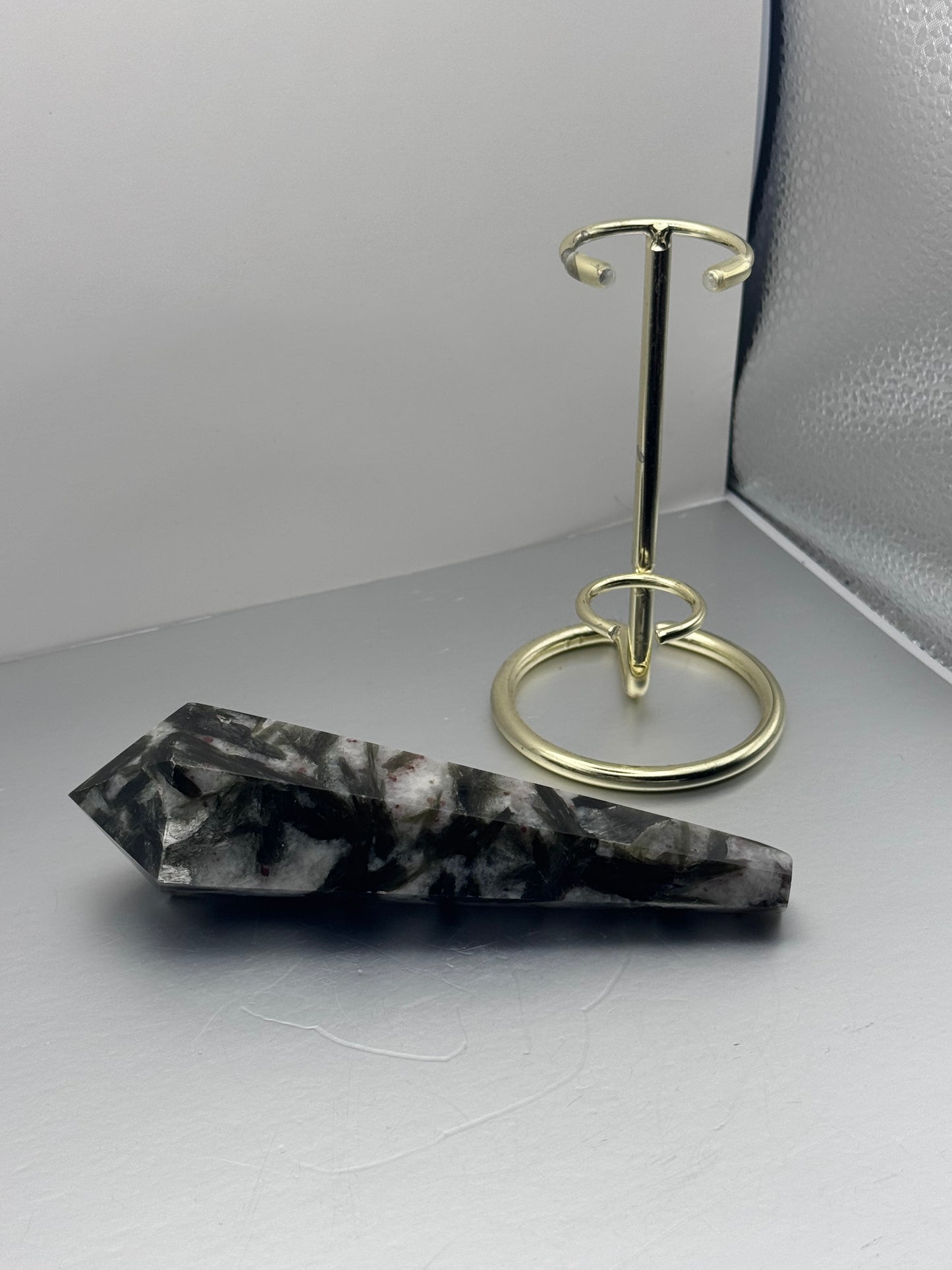 Green Mica Obelisk Tower With Stand